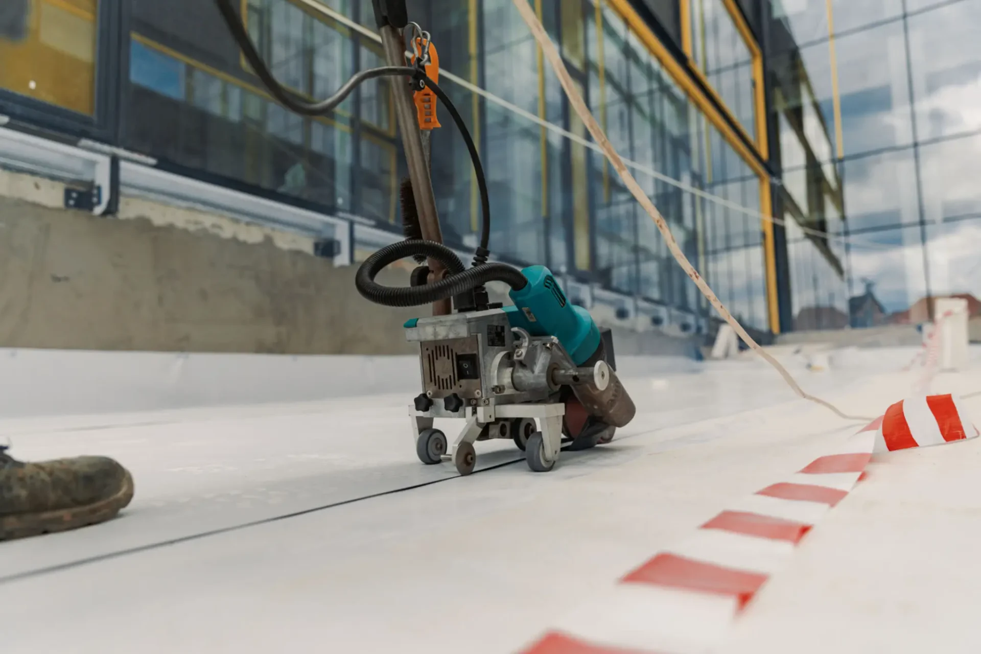 Construction tool sealing roof